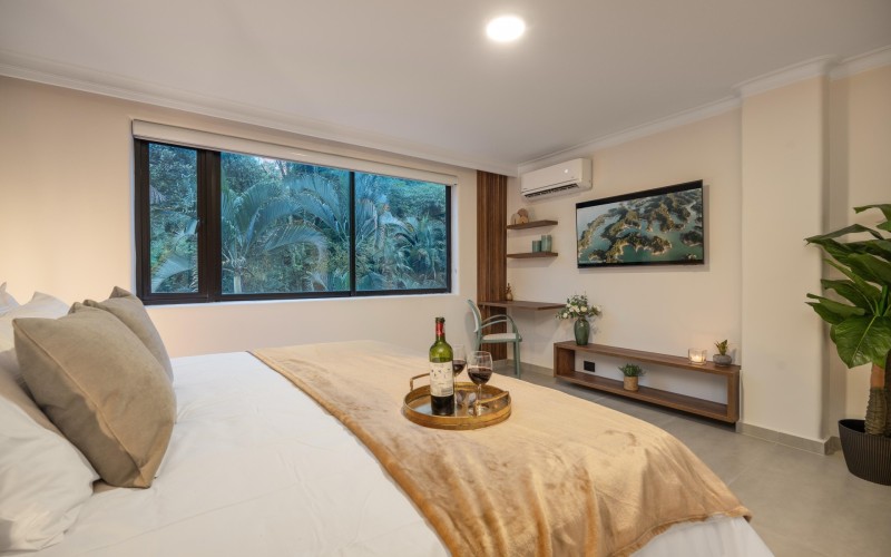 Luxury El Poblado Apartment with Jacuzzi near Provenza