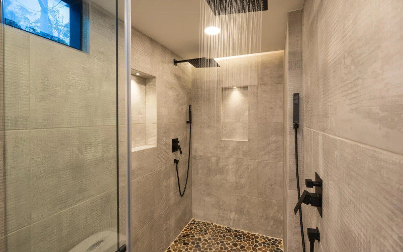 Luxury El Poblado Apartment with Jacuzzi near Provenza