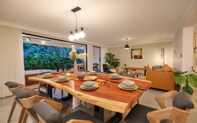 Luxury El Poblado Apartment with Jacuzzi near Provenza