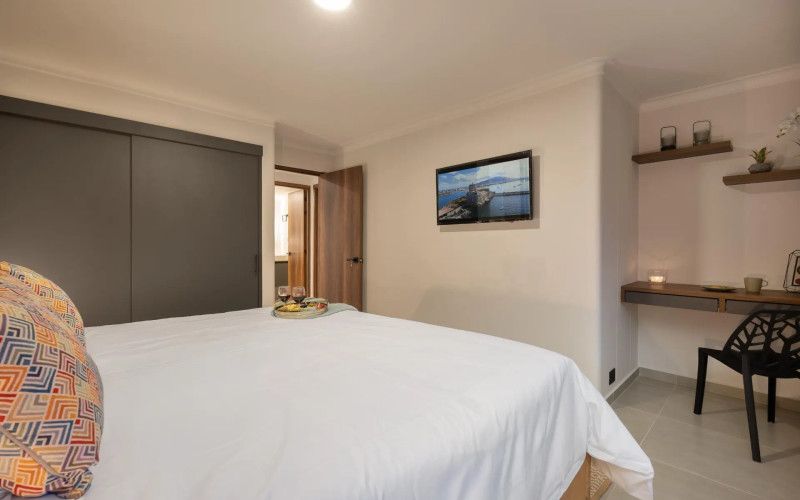 Luxury El Poblado Apartment with Jacuzzi near Provenza