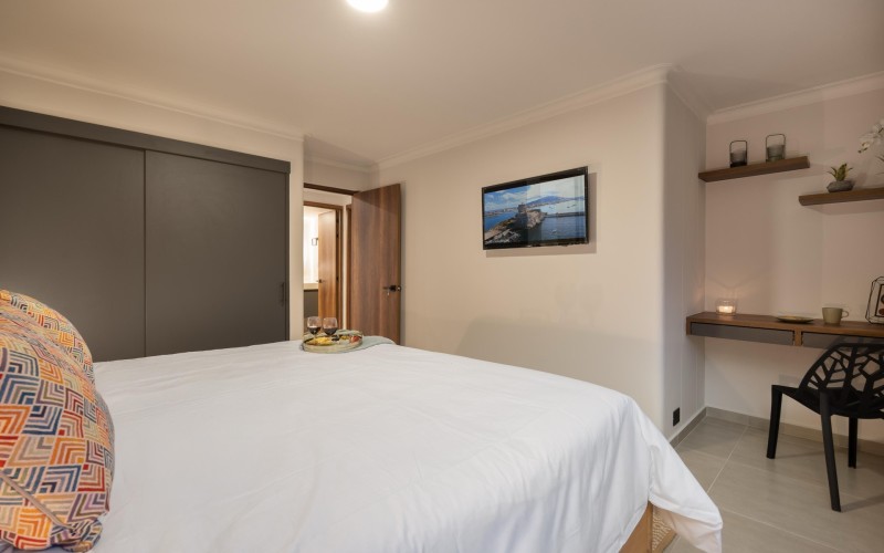 Luxury El Poblado Apartment with Jacuzzi near Provenza