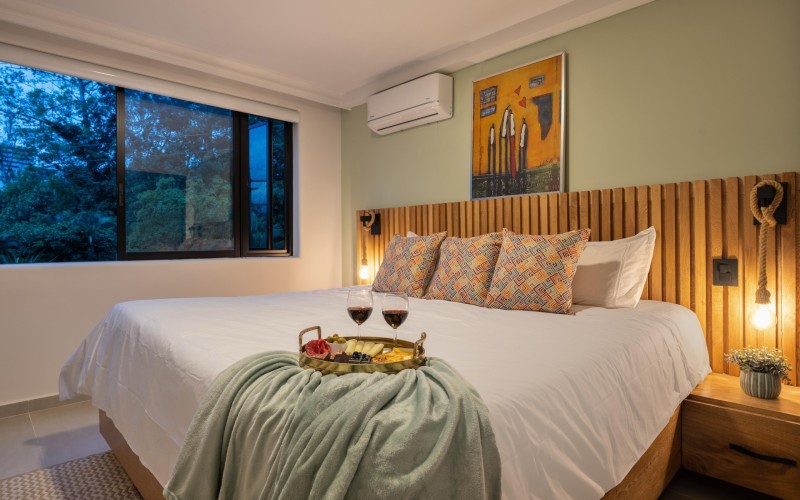 Luxury El Poblado Apartment with Jacuzzi near Provenza