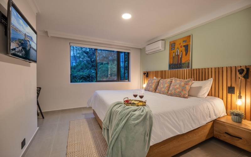 Luxury El Poblado Apartment with Jacuzzi near Provenza