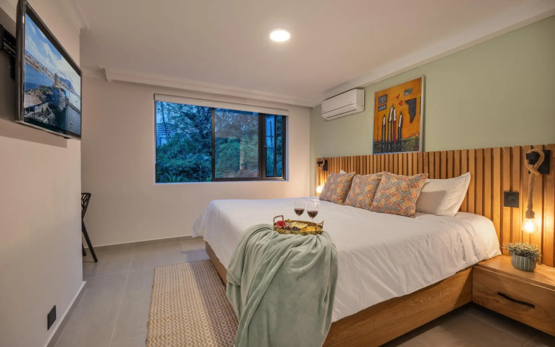 Luxury El Poblado Apartment with Jacuzzi near Provenza