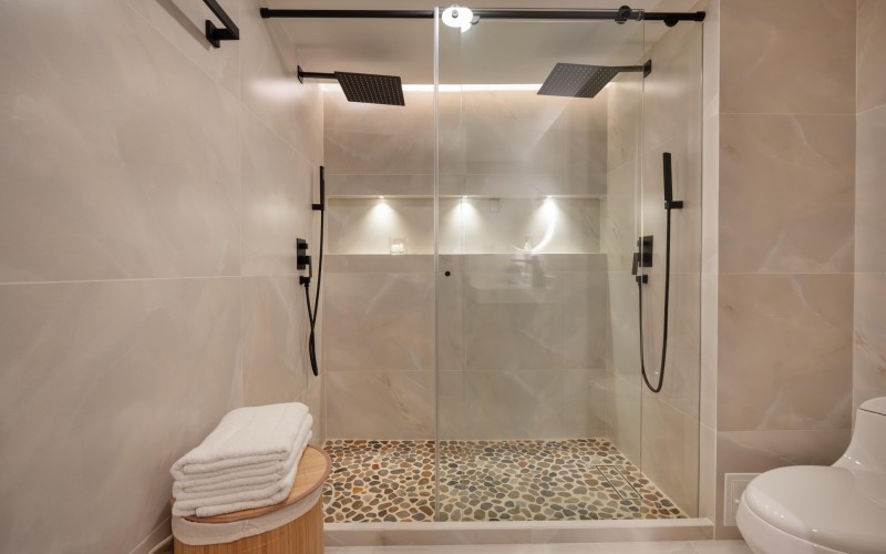 Luxury El Poblado Apartment with Jacuzzi near Provenza