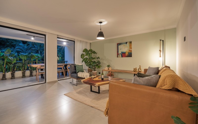 Luxury El Poblado Apartment with Jacuzzi near Provenza