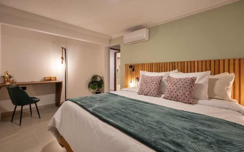 Luxury El Poblado Apartment with Jacuzzi near Provenza