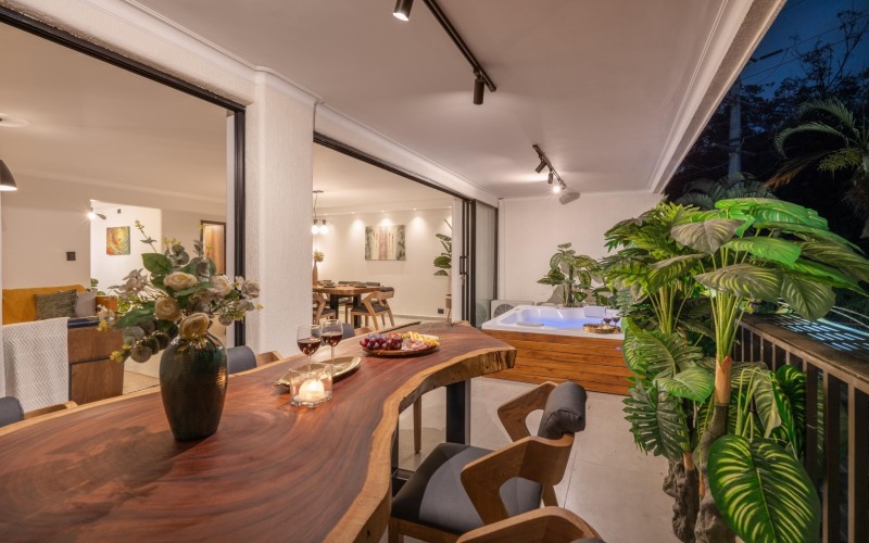 Luxury El Poblado Apartment with Jacuzzi near Provenza