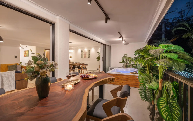 Luxury El Poblado Apartment with Jacuzzi near Provenza