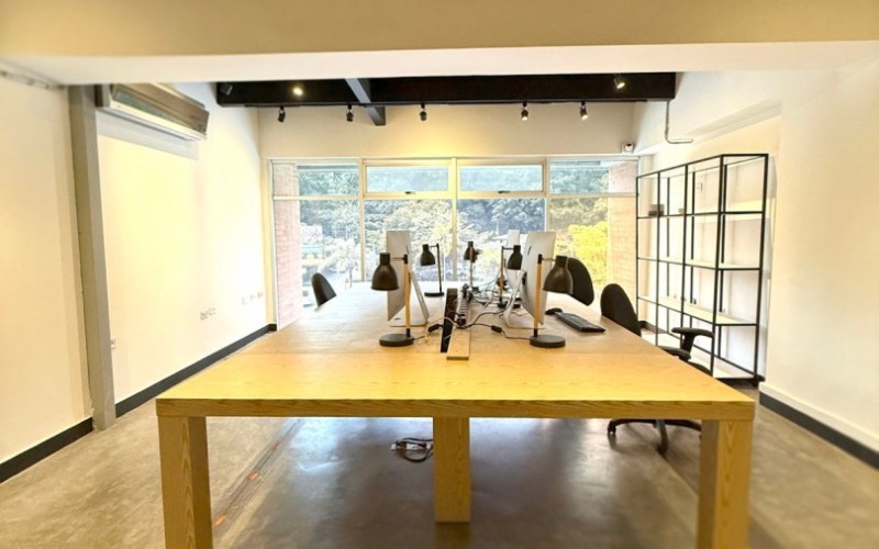 Office for Sale in Las Palmas, El Poblado – 70 m², 2 Bathrooms, Private Parking