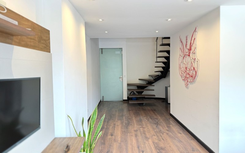 Office for Sale in Las Palmas, El Poblado – 70 m², 2 Bathrooms, Private Parking