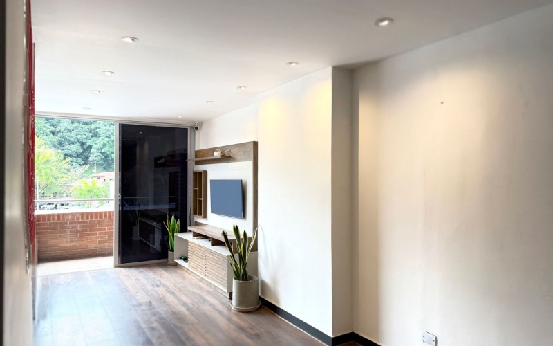 Office for Sale in Las Palmas, El Poblado – 70 m², 2 Bathrooms, Private Parking