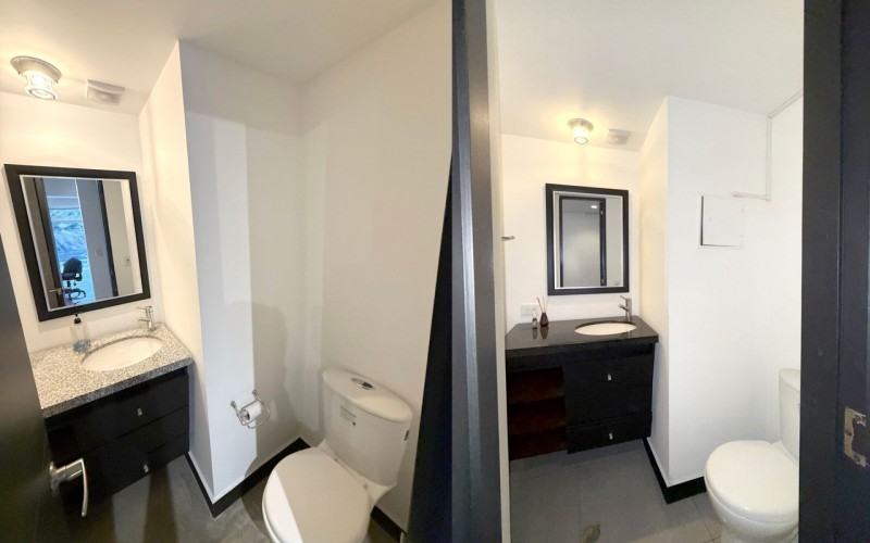 Office for Sale in Las Palmas, El Poblado – 70 m², 2 Bathrooms, Private Parking