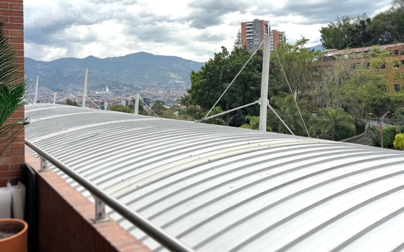 Office for Sale in Las Palmas, El Poblado – 70 m², 2 Bathrooms, Private Parking