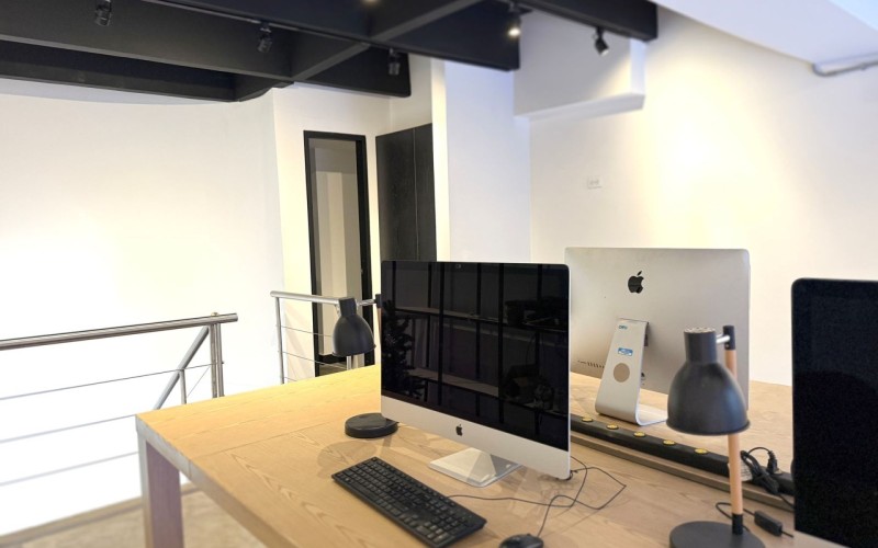Office for Sale in Las Palmas, El Poblado – 70 m², 2 Bathrooms, Private Parking