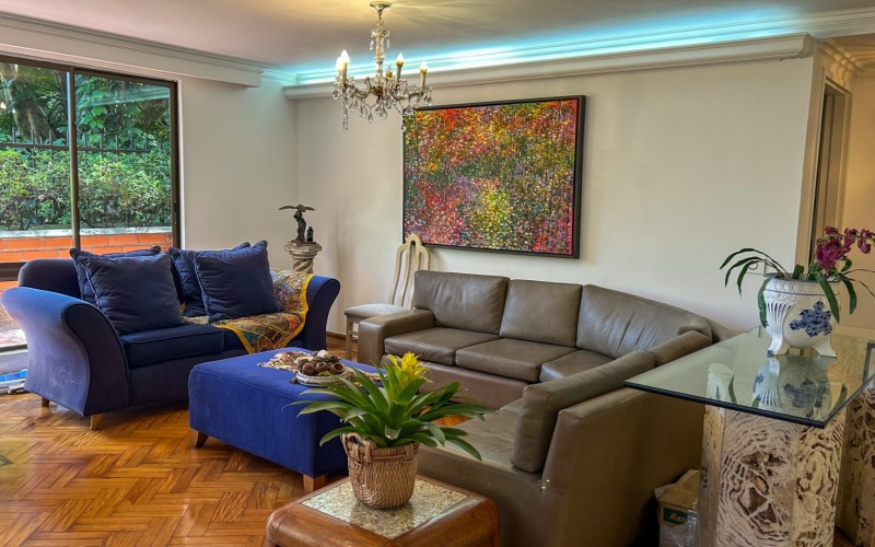 Amplio apartamento en el Poblado