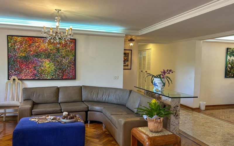 Amplio apartamento en el Poblado