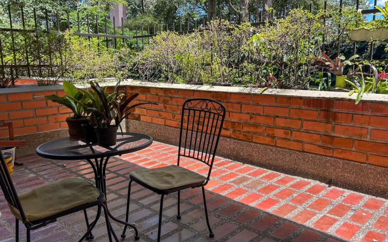 Amplio apartamento en el Poblado