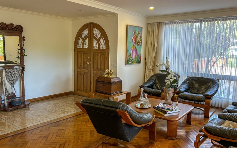 Amplio apartamento en el Poblado