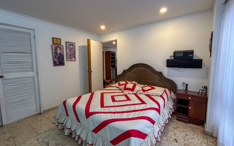 Amplio apartamento en el Poblado