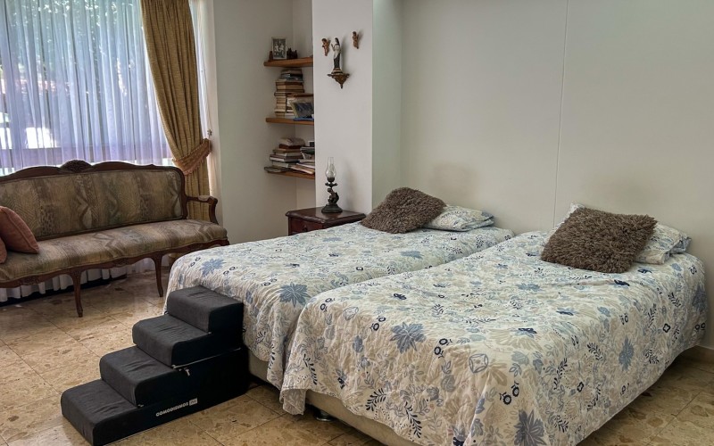 Amplio apartamento en el Poblado