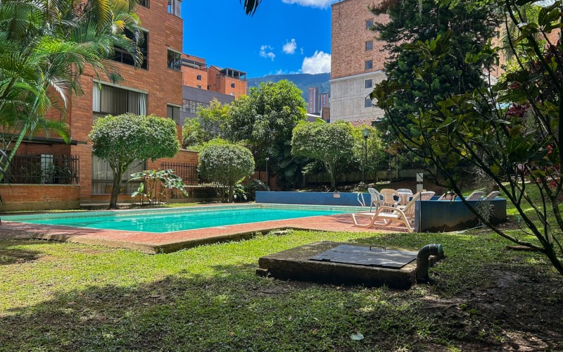 Amplio apartamento en el Poblado