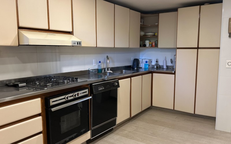 Amplio apartamento en el Poblado