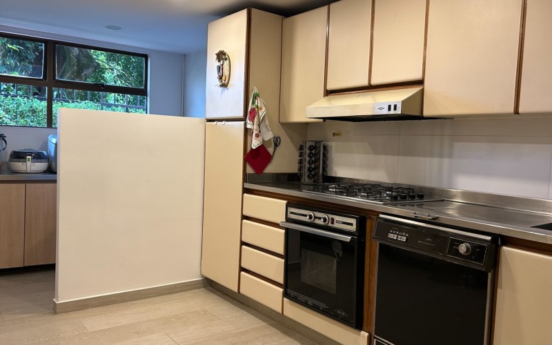 Amplio apartamento en el Poblado
