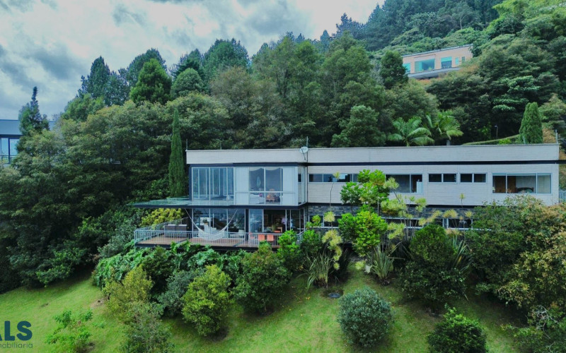 Casa en Envigado en Las palmas