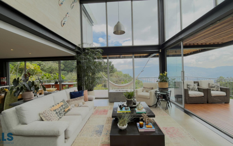 Casa en Envigado en Las palmas