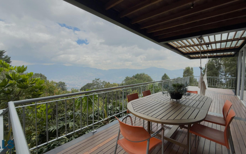 Casa en Envigado en Las palmas