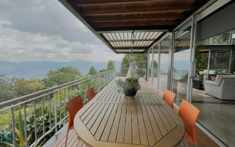 Casa en Envigado en Las palmas