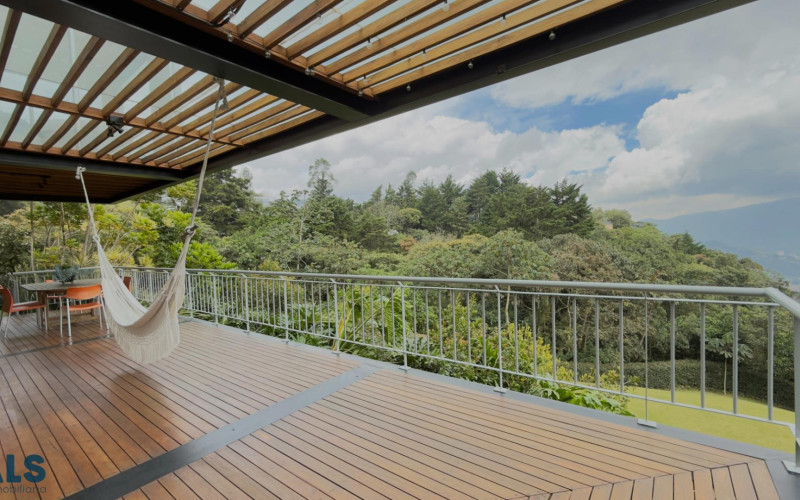 Casa en Envigado en Las palmas