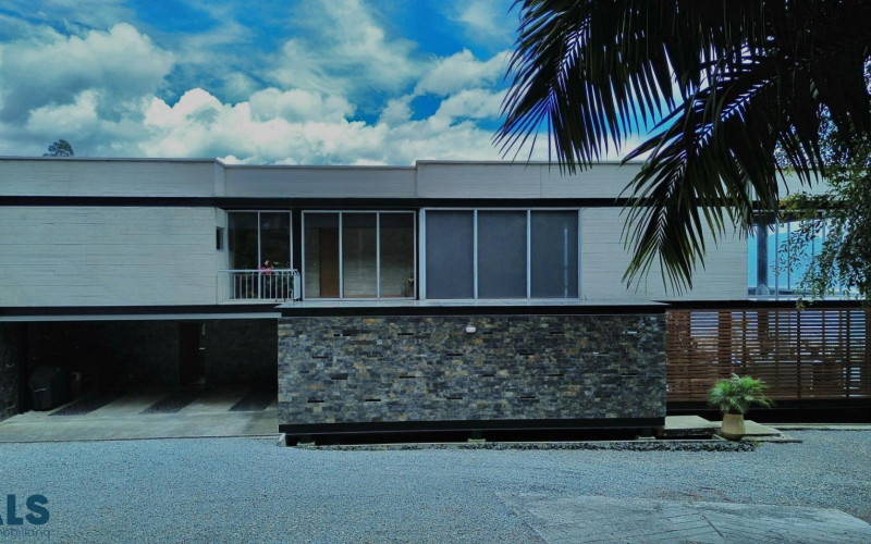 Casa en Envigado en Las palmas