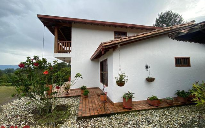 Casa en Rionegro en V. Cimarronas (Rionegro)