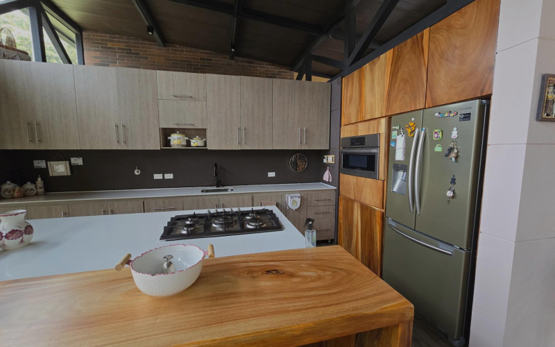 Casa en Envigado en Alto del escobero (Envigado)