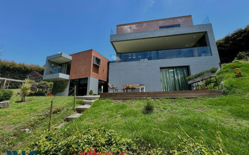 Casa en Envigado en Alto de las Palmas