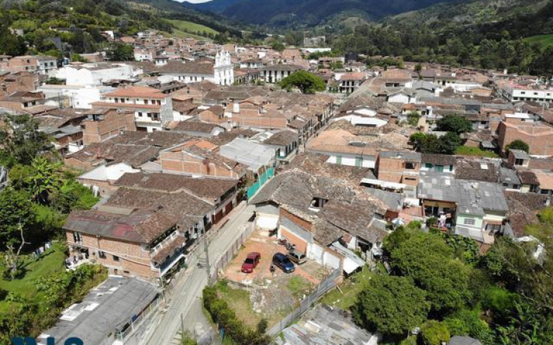 Lote Residencial en El Retiro en Centro