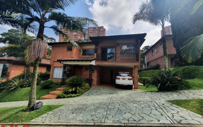 Casa en Medellín en La Calera