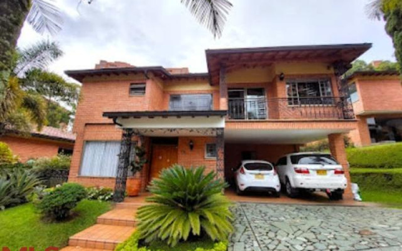 Casa en Medellín en La Calera