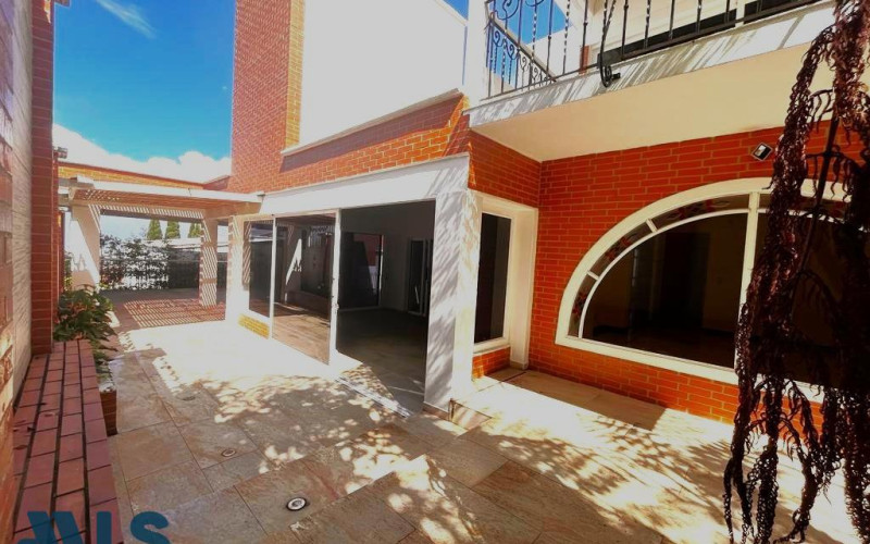 Casa en Medellín en Loma Cola del Zorro