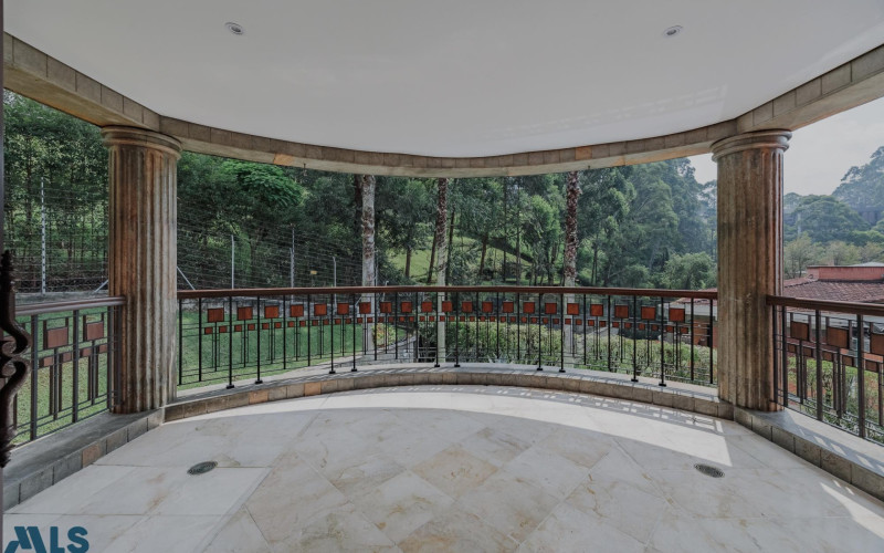 Casa en Medellín en La Calera