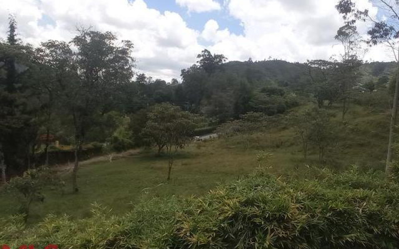 Lote Residencial en El Retiro en Corredor Don Diego
