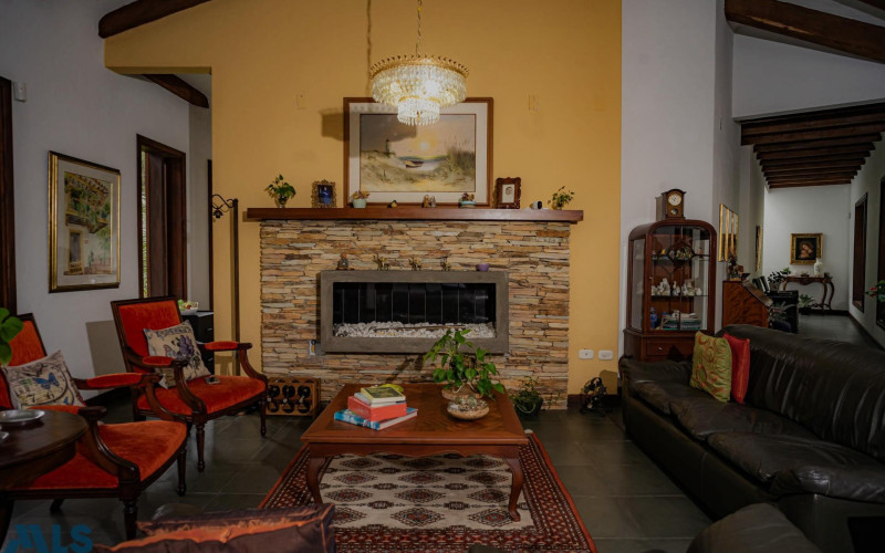 Casa en El Retiro en V. Villa Elena