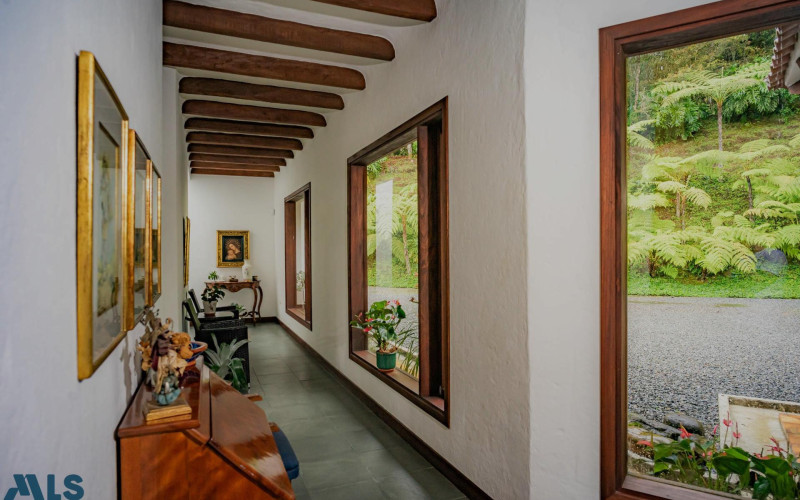 Casa en El Retiro en V. Villa Elena