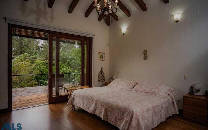 Casa en El Retiro en V. Villa Elena