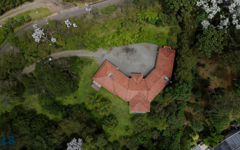 Casa en El Retiro en V. Villa Elena