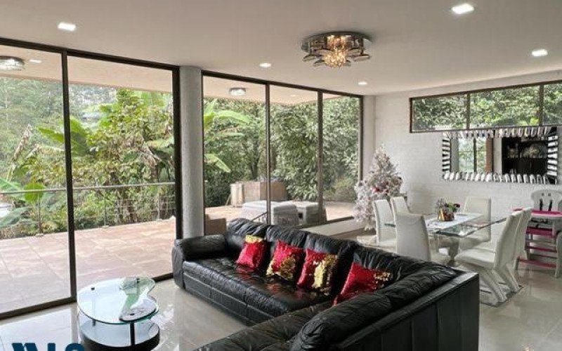 Casa en Envigado en Loma del Escobero