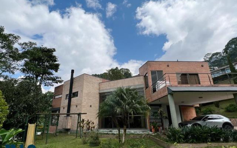 Casa en Envigado en Loma del Escobero