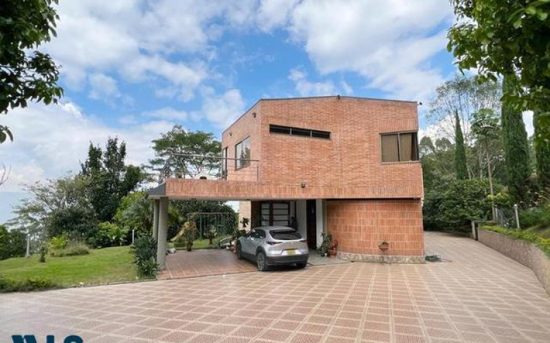 Casa en Envigado en Loma del Escobero